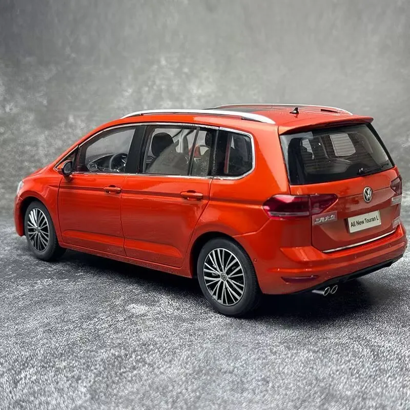 1:18 VW Touran L MPV Diecast Model 6 1:18 VW Touran L MPV Diecast Model - Image 6