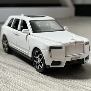 White 1:32 Diecast Rolls Royce Cullinan Model