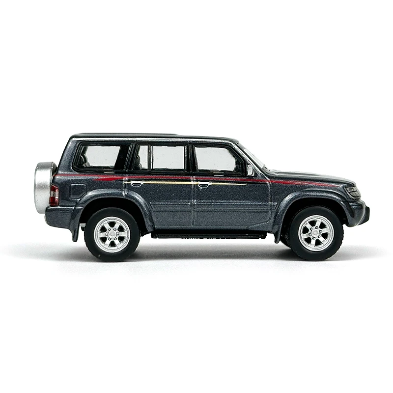 1:64 Nissan Patrol Y61 Diecast Model 5 1:64 Nissan Patrol Y61 Diecast Model - Image 5