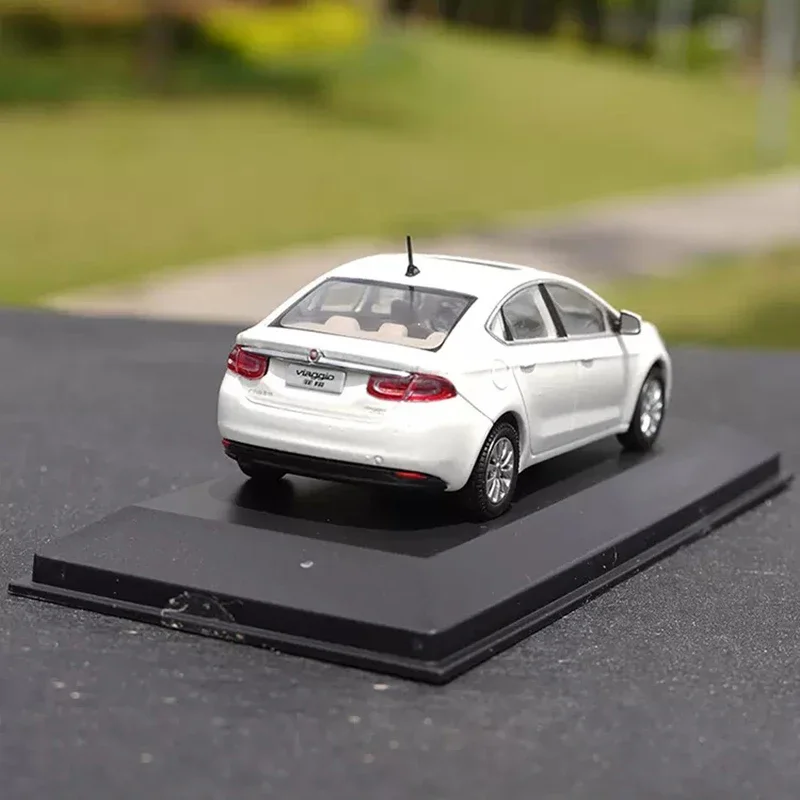 FIAT Viaggio 1:43 Diecast Model in Alloy 3 FIAT Viaggio 1:43 Diecast Model in Alloy - Image 3