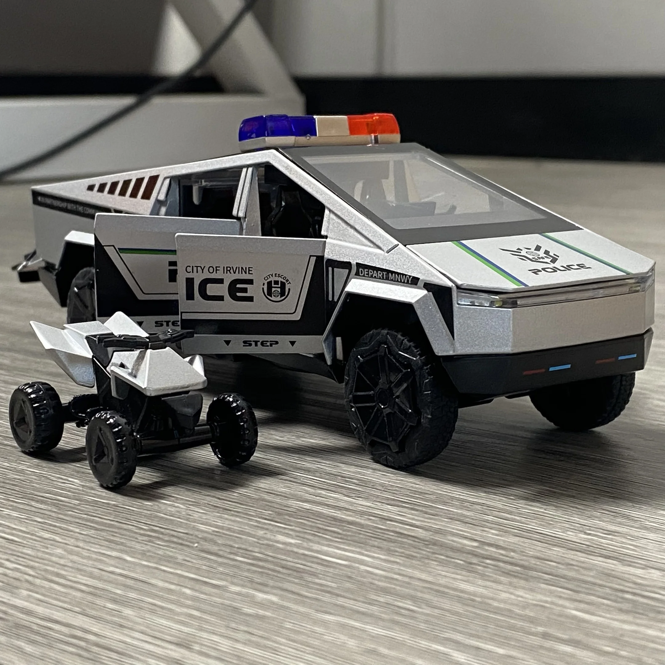 1:32 Scale Diecast Off-Road Police Pickup Truck 3 1:32 Scale Diecast Off-Road Police Pickup Truck - Image 3