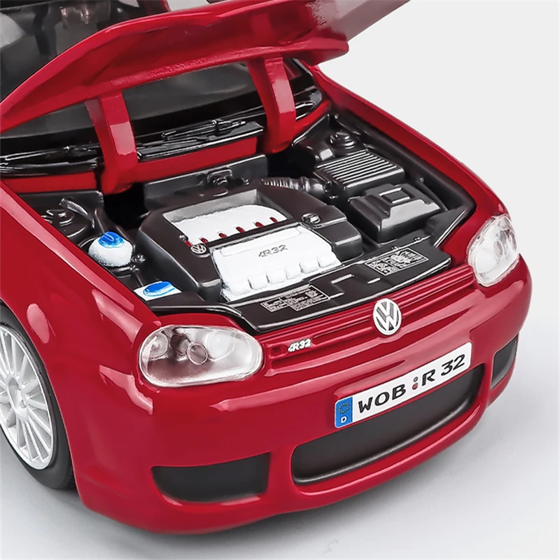 1:24 Volkswagen Golf R32 Diecast Model 5 1:24 Volkswagen Golf R32 Diecast Model - Image 5