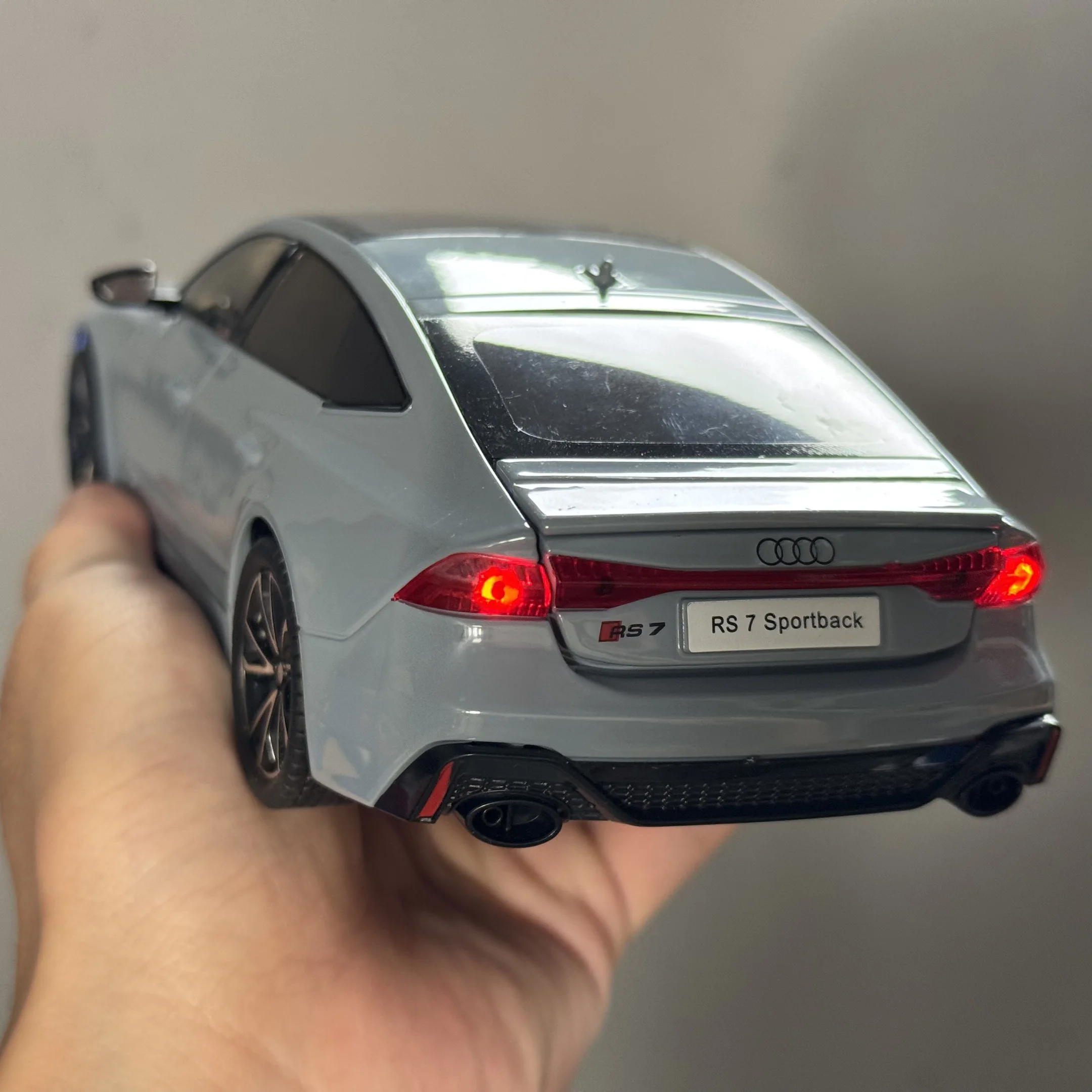 Audi RS7 Sportback 1:24 Diecast Model with Lights 1 Audi RS7 Sportback 1:24 Diecast Model with Lights