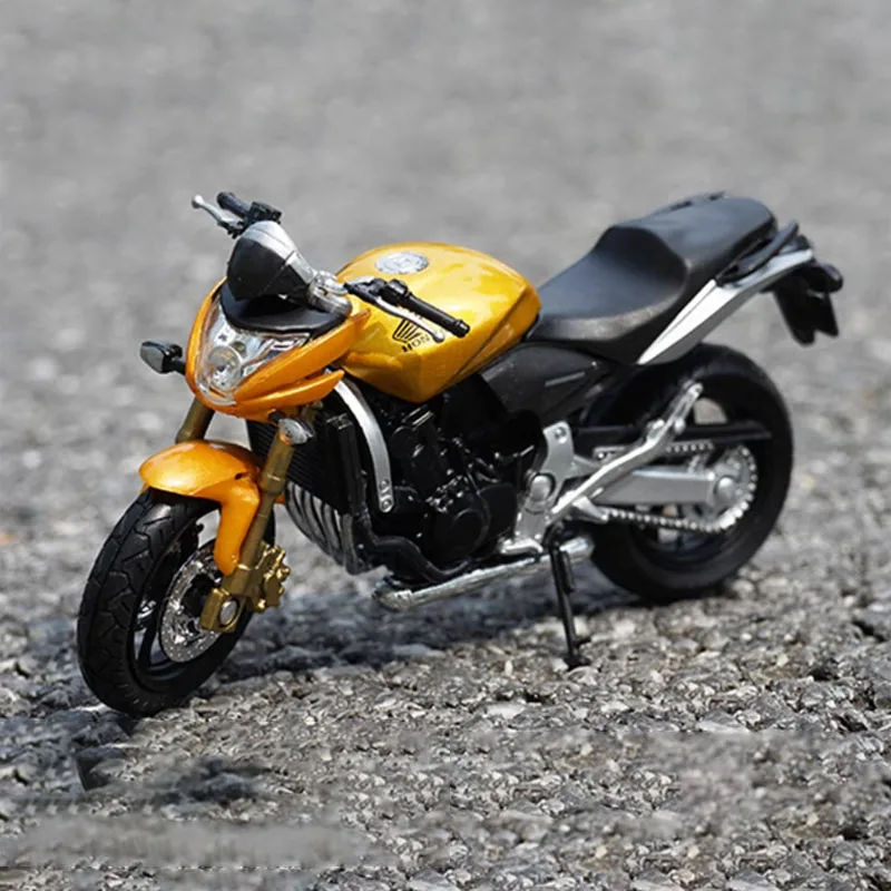 WELLY 1:18 Scale CB500F 2018 & NC750S Diecast Models 2 WELLY 1:18 Scale CB500F 2018 & NC750S Diecast Models - Image 2