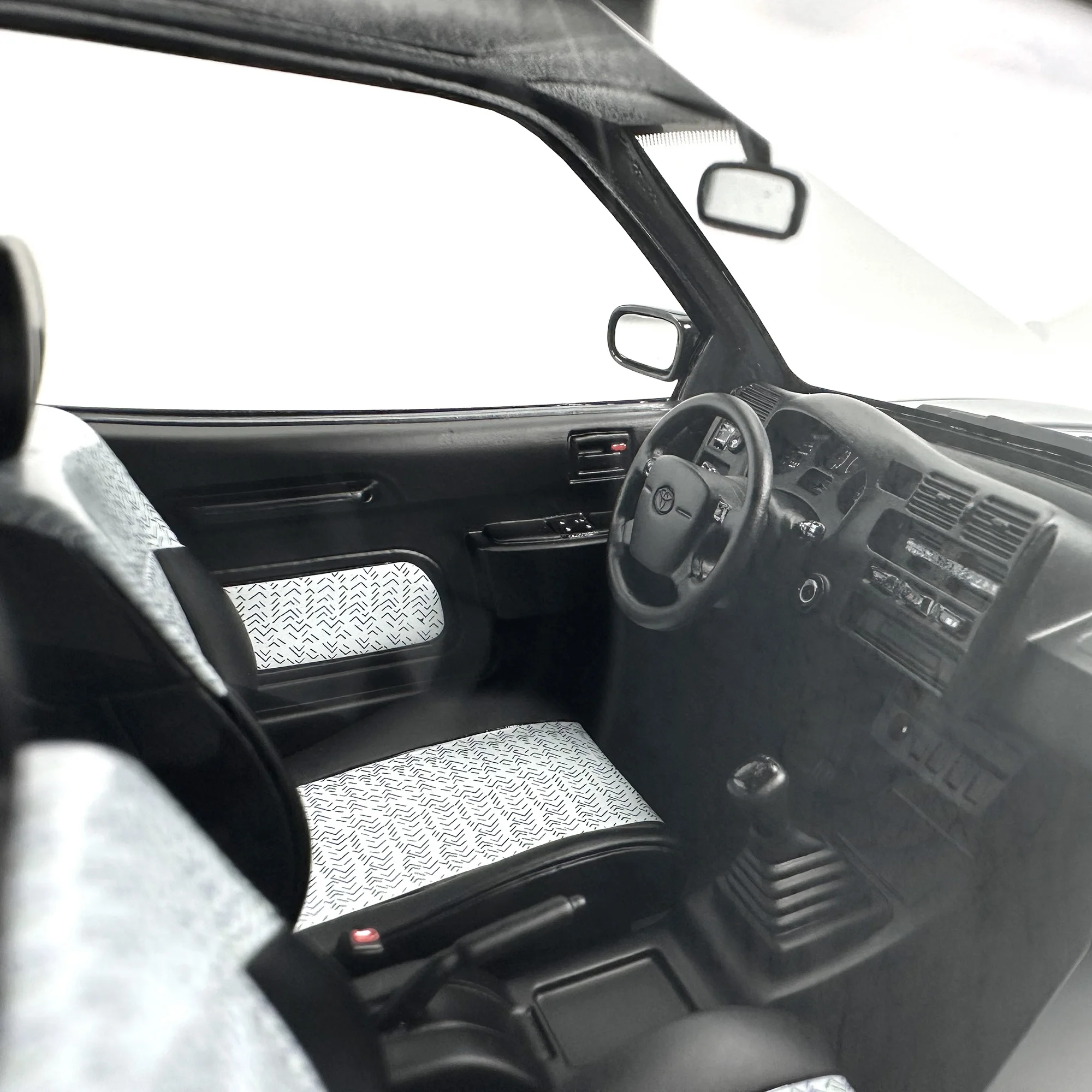 1994 Toyota RAV4 1/18 Resin Model in Metallic Teal 4 1994 Toyota RAV4 1/18 Resin Model in Metallic Teal - Image 4