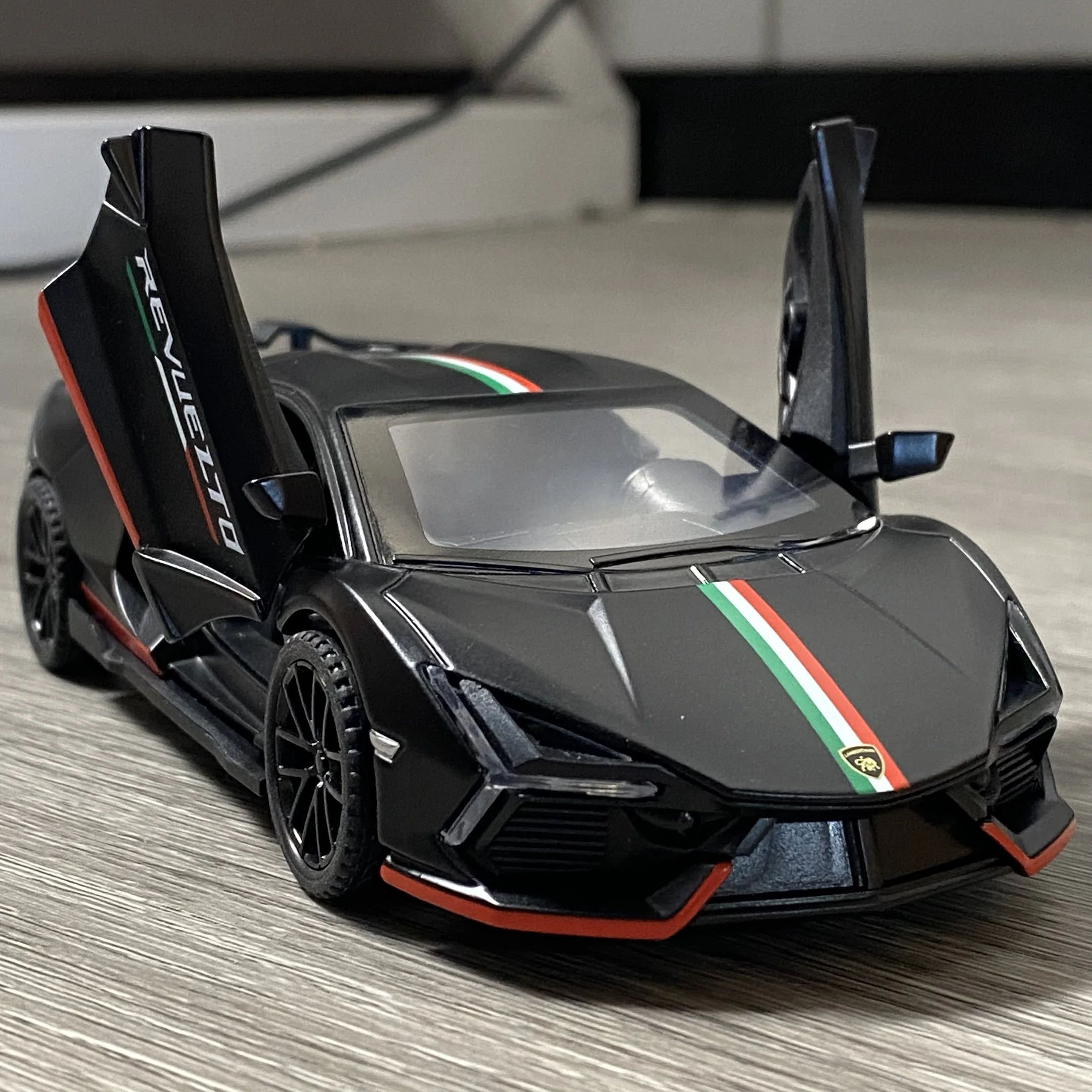 Revuelto 1:32 Scale Diecast Car Model 2 Revuelto 1:32 Scale Diecast Car Model - Image 2