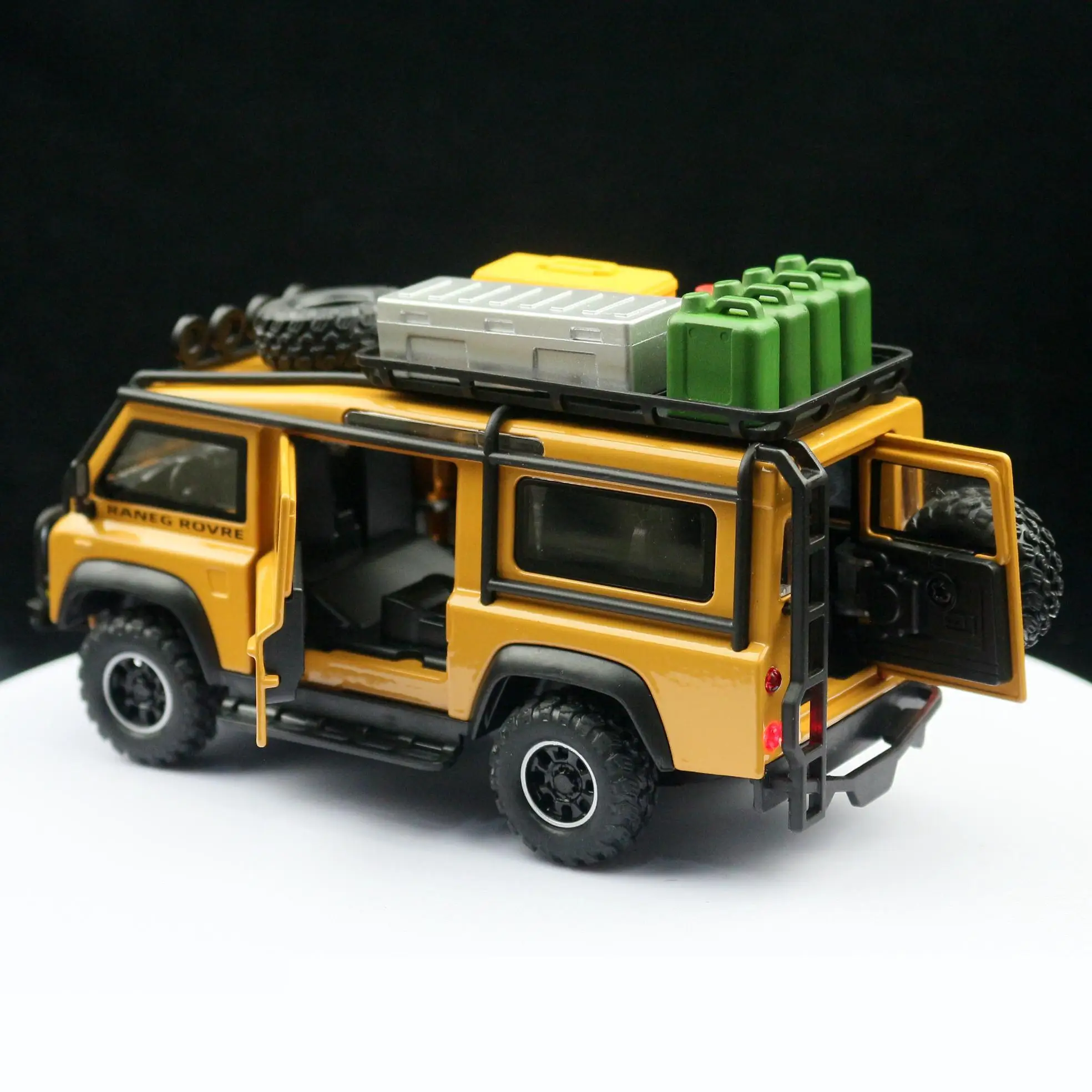 Yellow Land Rover Defender Diecast Model 1/32 Scale 6 Yellow Land Rover Defender Diecast Model 1/32 Scale - Image 6
