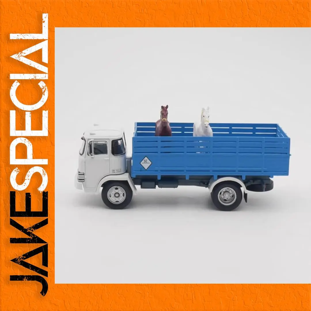 Ebro D-700 Truck 1:43 Scale Model with Horses 1 Ebro D-700 Truck 1:43 Scale Model with Horses