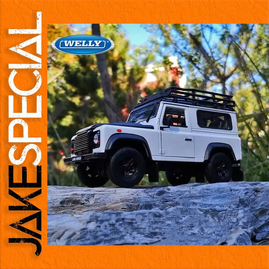 White Land Rover Defender Model 1:24 Scale 1 White Land Rover Defender Model 1:24 Scale