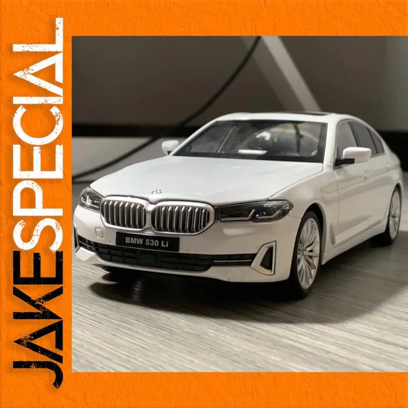 Discover the Elegance of the White BMW 530Li 1:18 Scale Diecast Model 1 e2f6ba1bbc0646c18f485675 product image