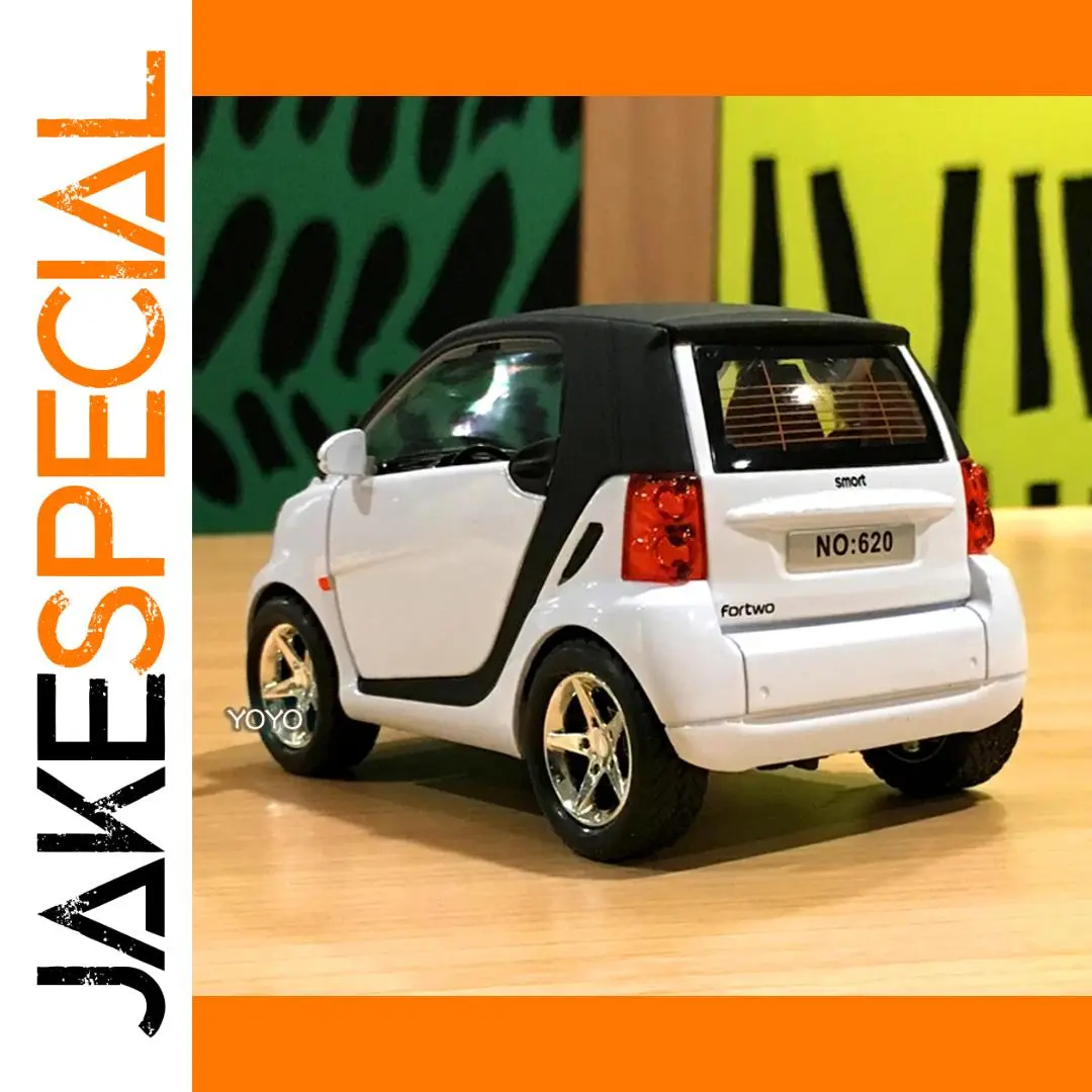 1:32 Scale Alloy Car Model with Lights 1 1:32 Scale Alloy Car Model with Lights