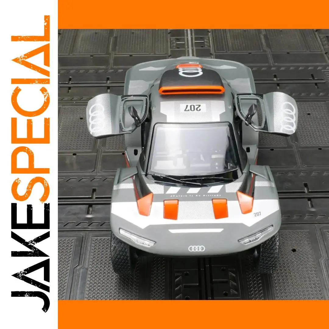 RS Q e-tron 1:24 Alloy Model Collectible 1 RS Q e-tron 1:24 Alloy Model Collectible