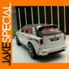 White 1:24 Scale Rolls Royce Cullinan Model