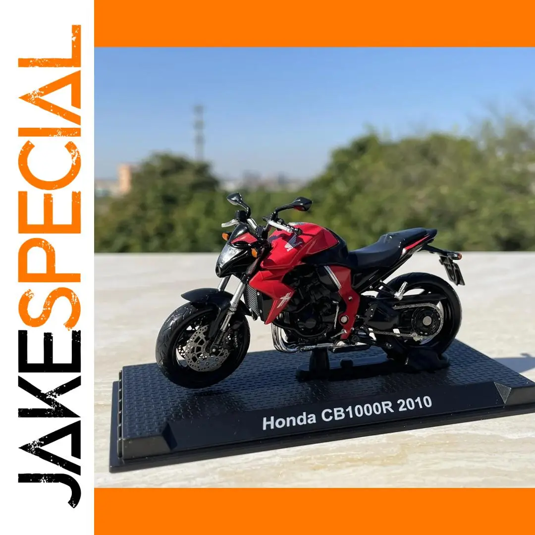 Honda CB1000R 2010 diecast model, 1:24 scale 1 Honda CB1000R 2010 diecast model, 1:24 scale