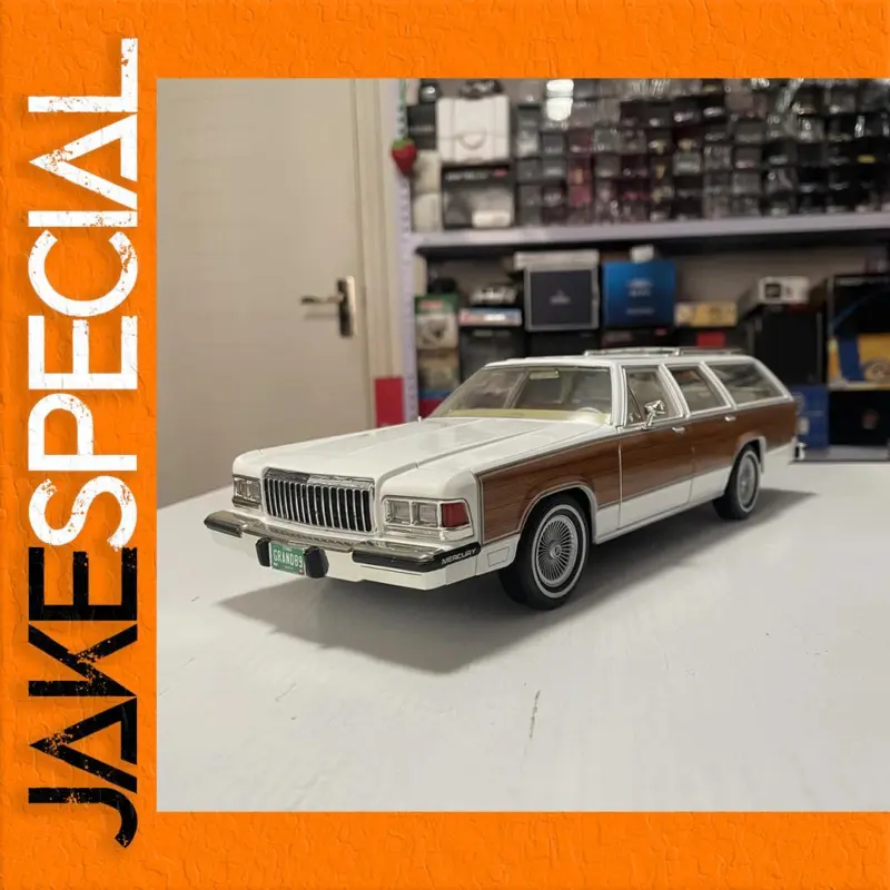 Discover the Elegance of the Vintage Mercury Marquis 1:18 Scale Die-Cast Model 1 6f1546c1f658415f9051841f product image