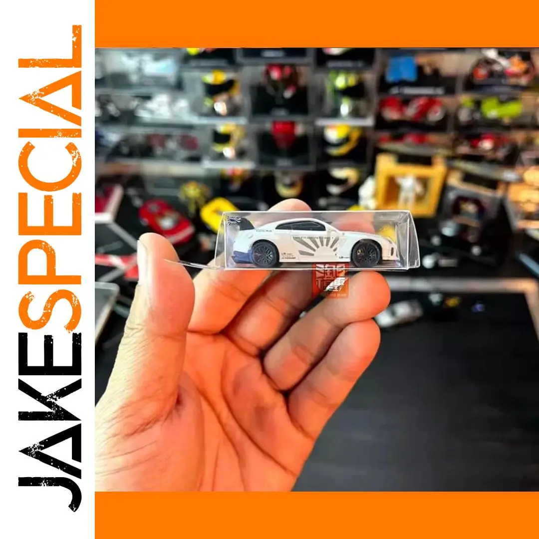 White GTR R34 1/87 Scale Model Car 1 White GTR R34 1/87 Scale Model Car