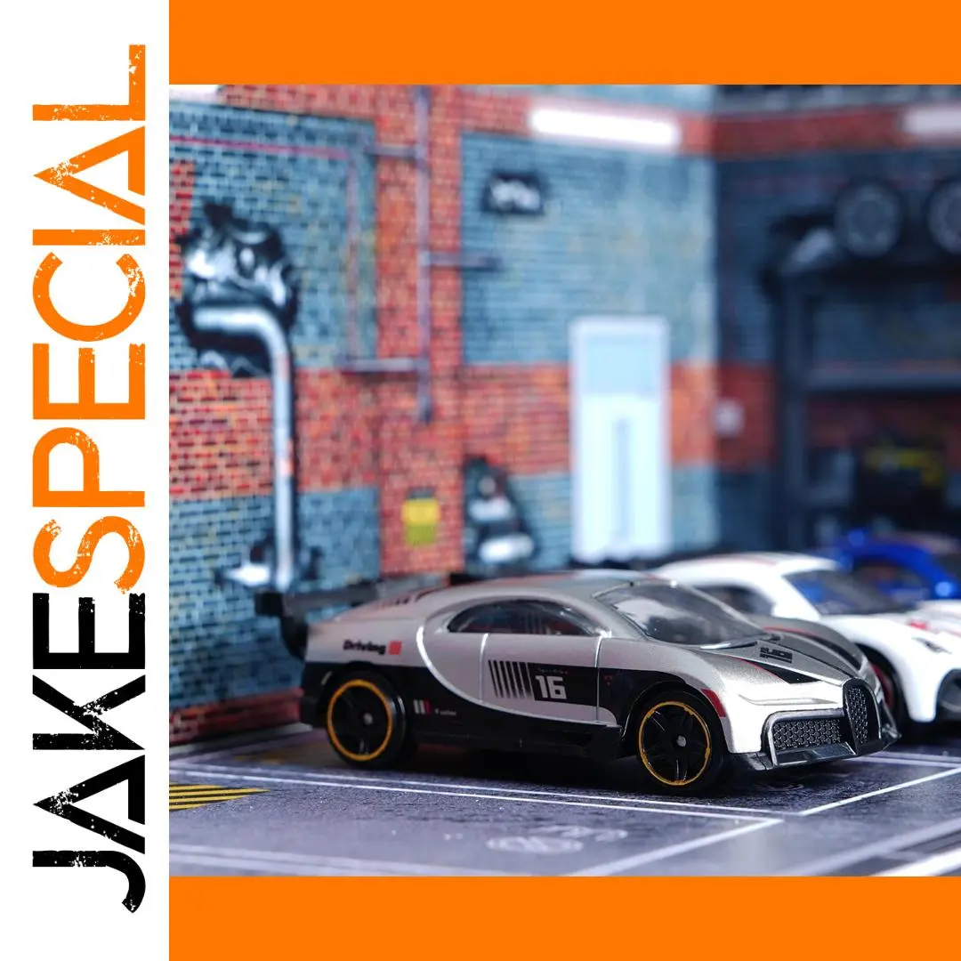 1:64 Silver and Black Supercar Model 1 1:64 Silver and Black Supercar Model