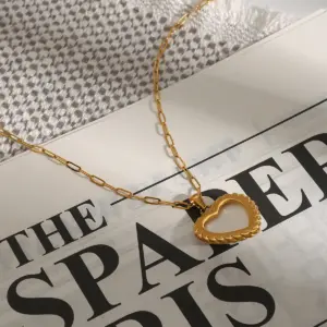 Elegant Stainless Steel Heart Pendant Necklace 12 A129ceb3cf5f1418fb98086063e064797T