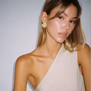 A5b9e61f1dca54a13913583b9405406c7V 1