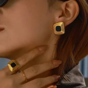 A5ebb65e486984619a03d876cd32793edO