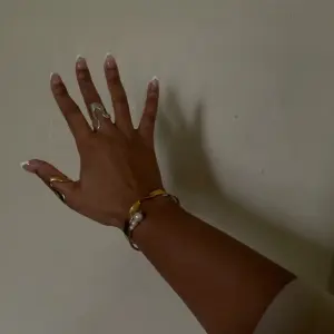 Aa21c9a6f74bf4de1880acf032ee08552K