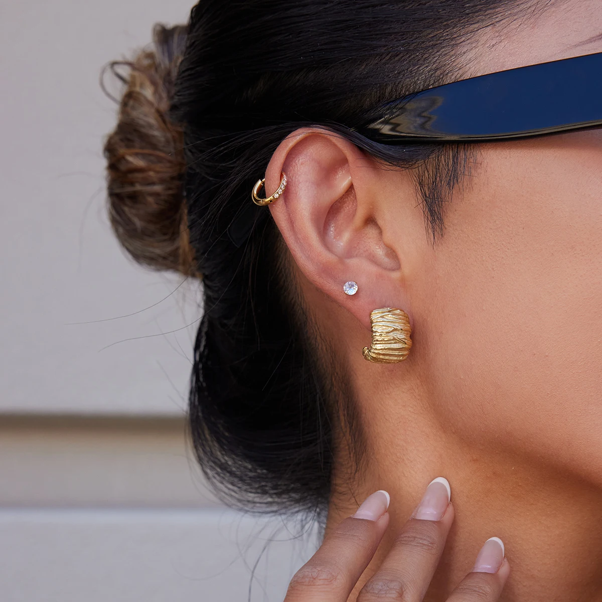 Modern Stainless Steel Gold Earrings JDE0305032 3 Modern Stainless Steel Gold Earrings JDE0305032 - Image 3