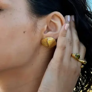 Aabf427ecfab84ca7bfd58c87b3d6222eR