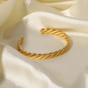 Gold-Tone Stainless Steel Link Bracelet for Women 10 Aae3deb6754aa496c8a479f35824645a7n