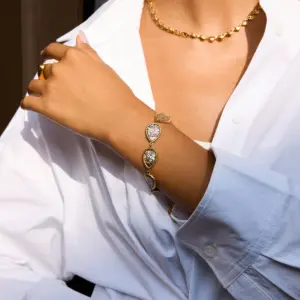 Aaf4fd638867a40aeb2e4aaaef4a77088v