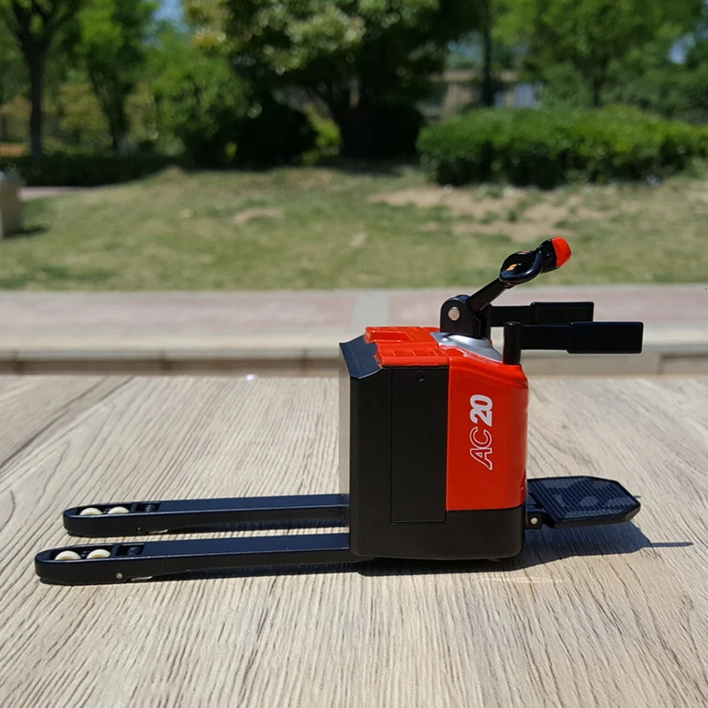 1:15 Scale HELI AC20 Diecast Model 3 1:15 Scale HELI AC20 Diecast Model - Image 3