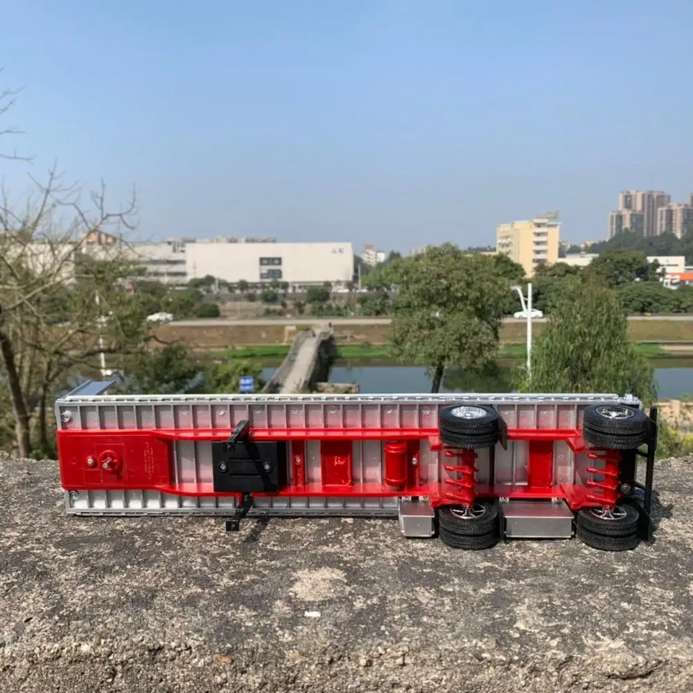 1/32 Scale Diecast Truck Model with Striped Flatbed 5 1/32 Scale Diecast Truck Model with Striped Flatbed - Image 5