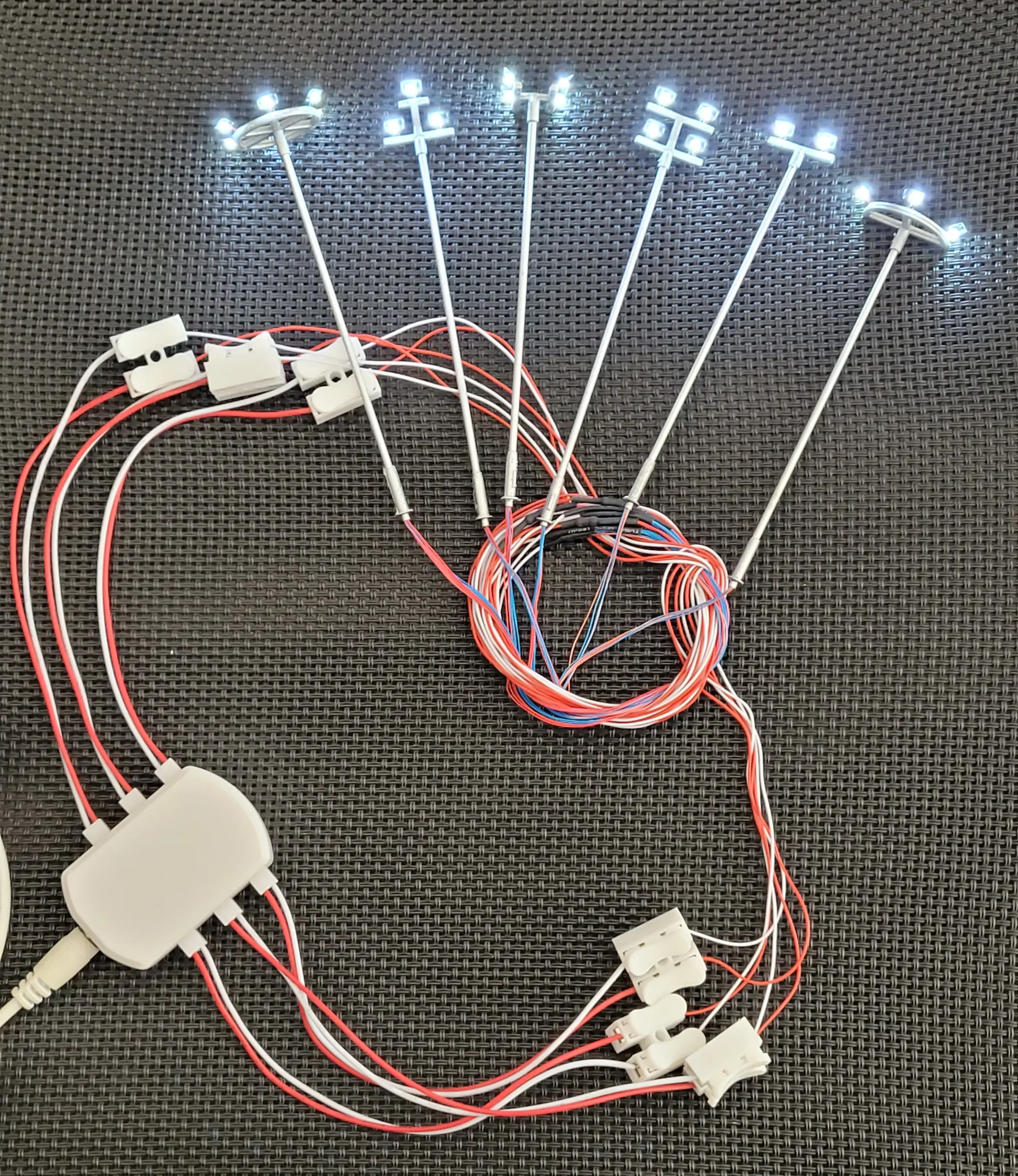 HO Scale Miniature Street Light Set (2, 3, or 4 Pieces) 2 HO Scale Miniature Street Light Set (2, 3, or 4 Pieces) - Image 2