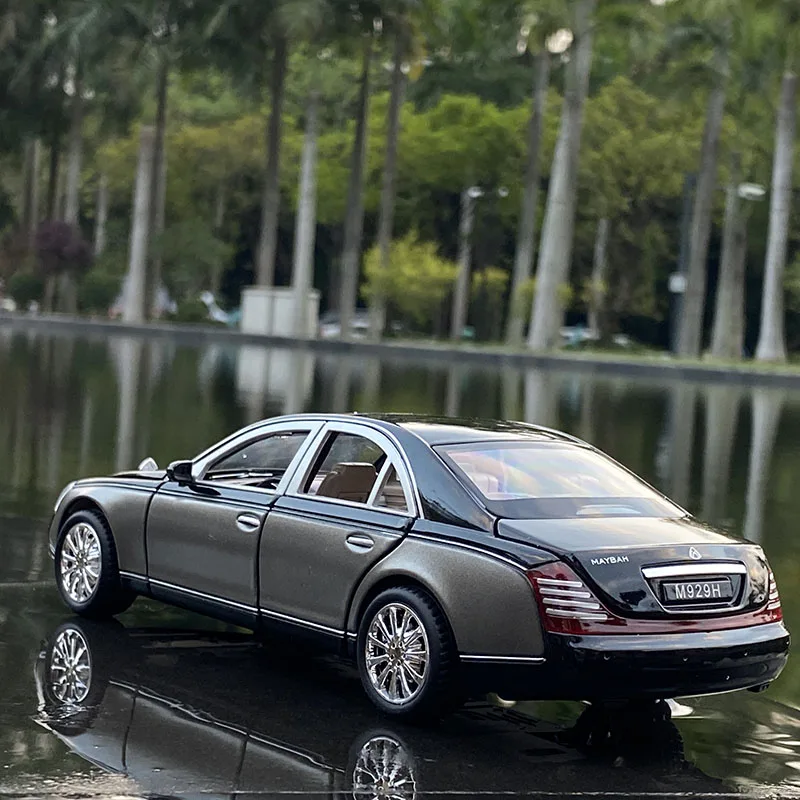 Maybach 62s S650 Diecast Model Car 4 Maybach 62s S650 Diecast Model Car - Image 4