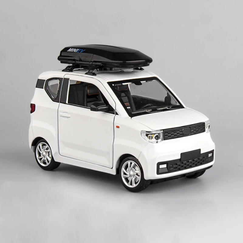 1:24 Scale Diecast Alloy Toy Car in Green 6 1:24 Scale Diecast Alloy Toy Car in Green - Image 6