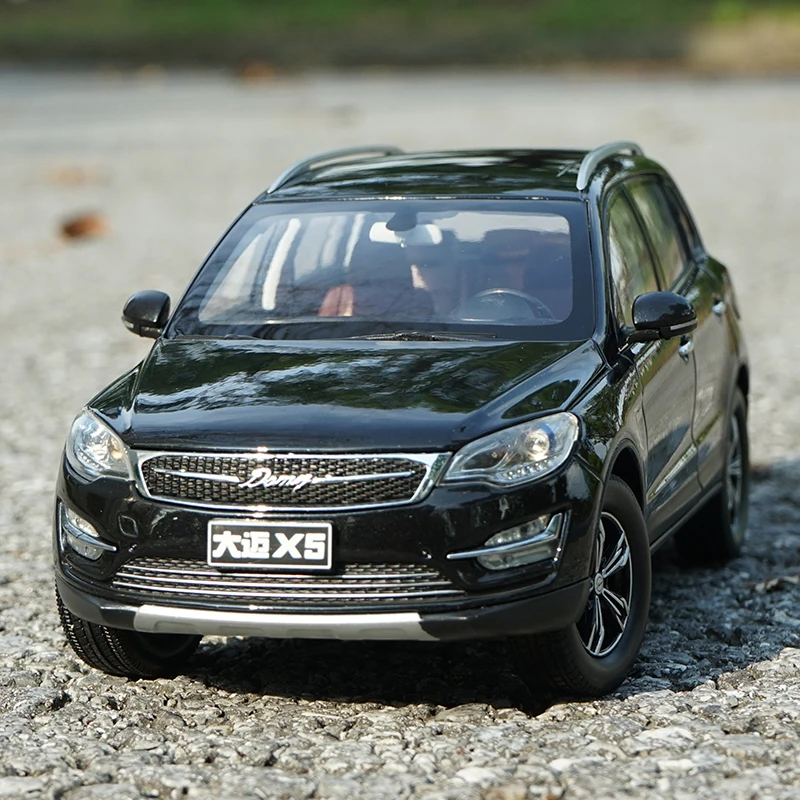 Dark Brown 1:18 Scale Diecast SUV Model 3 Dark Brown 1:18 Scale Diecast SUV Model - Image 3