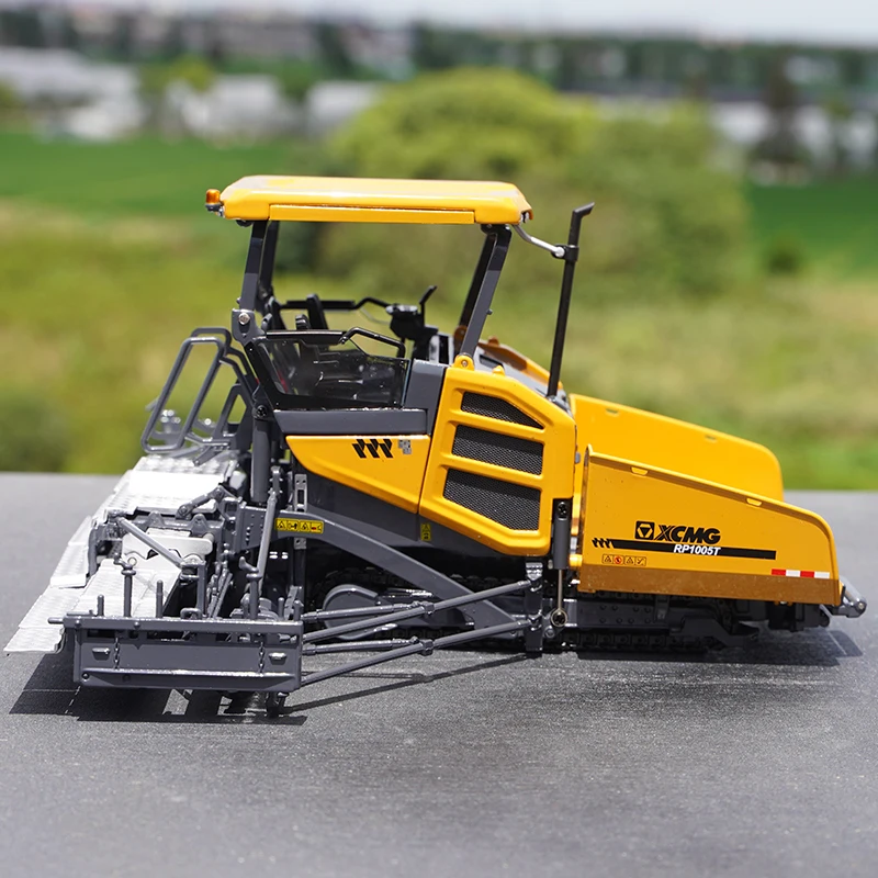 Diecast XCMG RP1005T Paver Model Collection 4 Diecast XCMG RP1005T Paver Model Collection - Image 4