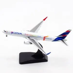 LATAM Boeing 767-300ER Diecast Model 1:400 Scale 7 H53a04ef884c94fbfb95c73a0b7e941f6h