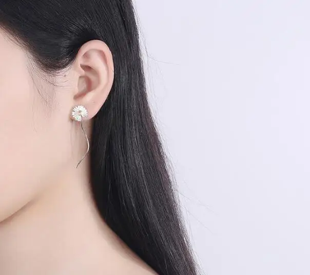 Elegant Asymmetric Daisy Chain Earrings in Silver 6 Elegant Asymmetric Daisy Chain Earrings in Silver - Image 6