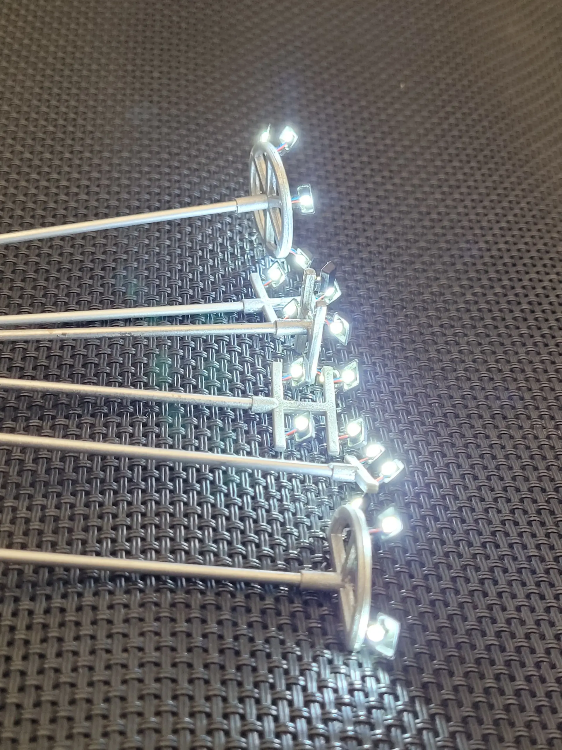 HO Scale Miniature Street Light Set (2, 3, or 4 Pieces) 5 HO Scale Miniature Street Light Set (2, 3, or 4 Pieces) - Image 5