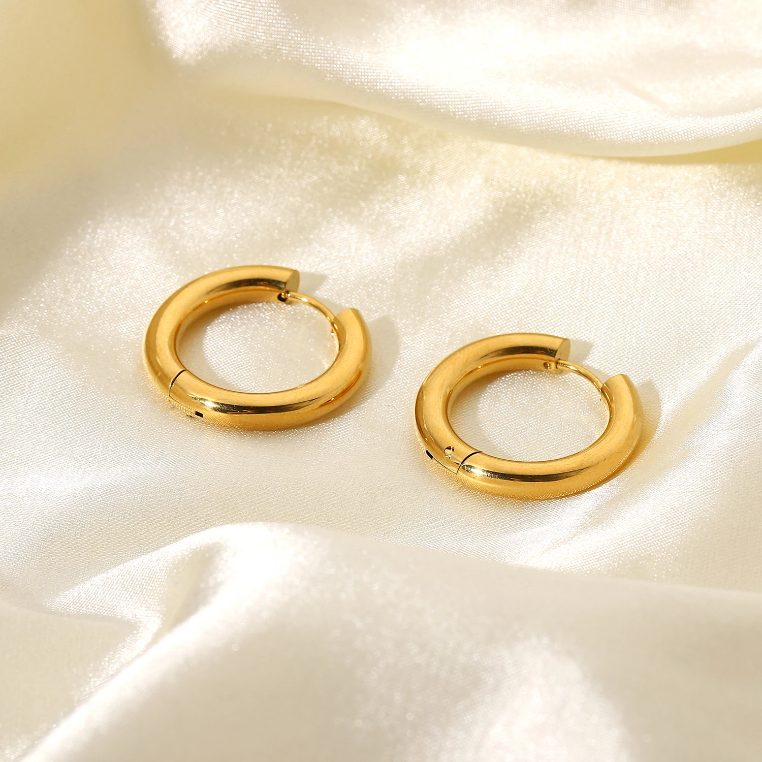 Gold Stainless Steel Hoop Earrings 20mm 4 Gold Stainless Steel Hoop Earrings 20mm - Image 4