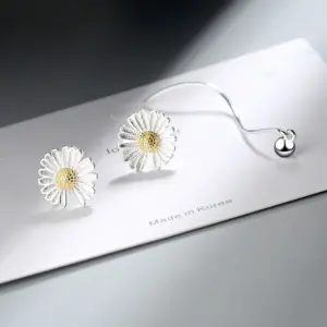 Elegant Asymmetric Daisy Chain Earrings in Silver 10 H884637ce12ef42b4a9c55359dbd21514V