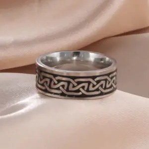 Irish Celtic Knot Unisex Ring 8mm Stainless Steel 19 Ha783f9cb5edb4deb9637ec1f5993f5e6R