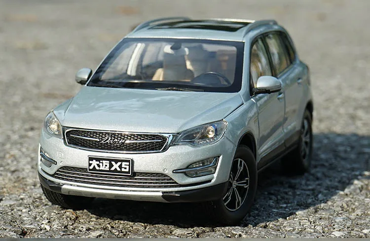 Dark Brown 1:18 Scale Diecast SUV Model 7 Dark Brown 1:18 Scale Diecast SUV Model - Image 7