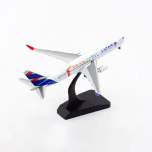 LATAM Boeing 767-300ER Diecast Model 1:400 Scale 11 Hbc3331e32386485c94639be2597e50b8b