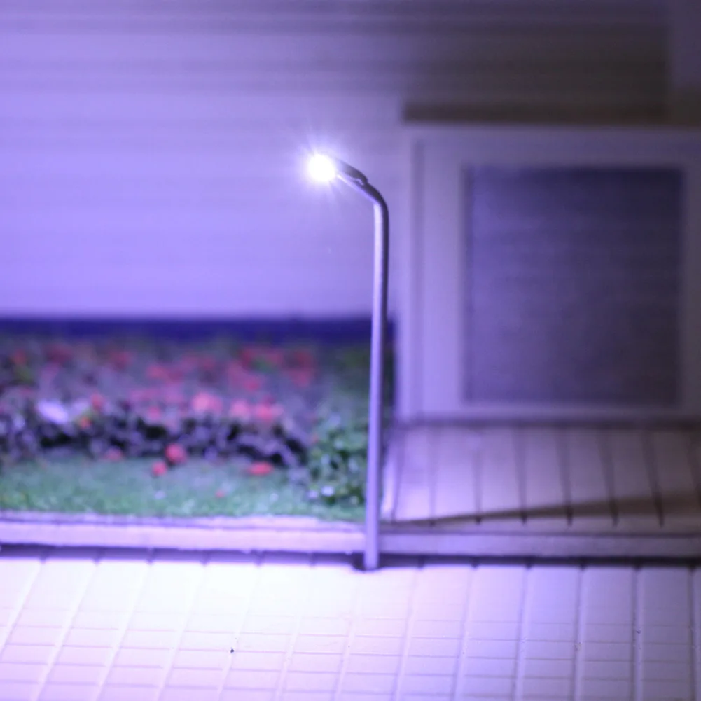N Scale Metal Lamppost Set with Bright LEDs 5 N Scale Metal Lamppost Set with Bright LEDs - Image 5