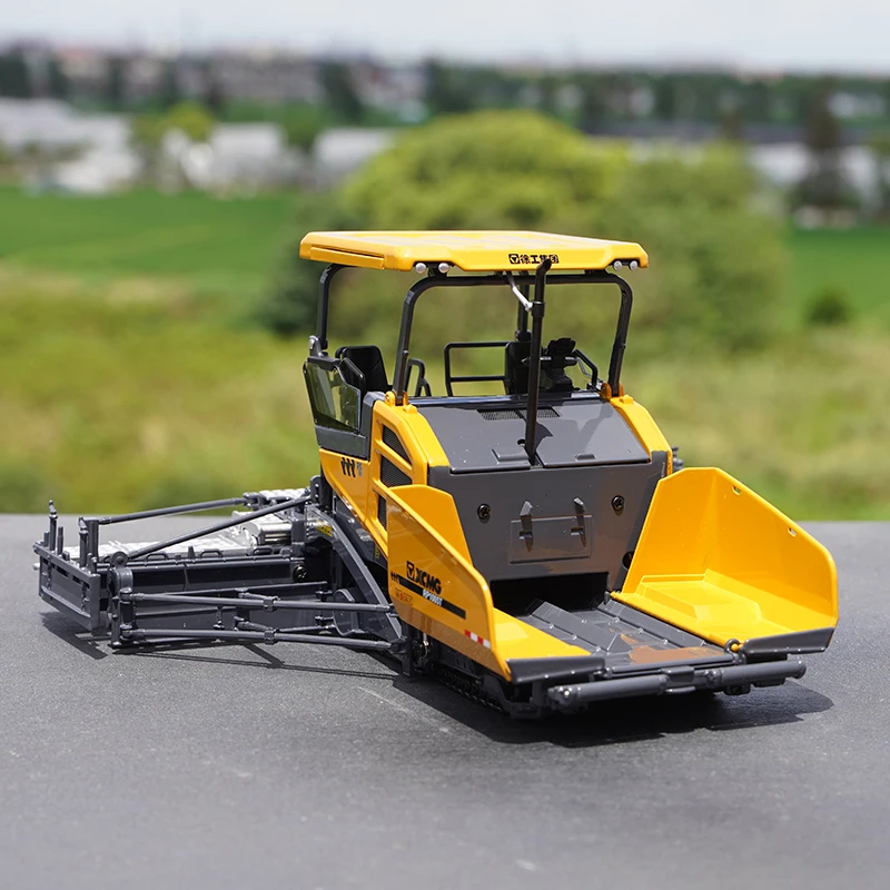 Diecast XCMG RP1005T Paver Model Collection 3 Diecast XCMG RP1005T Paver Model Collection - Image 3