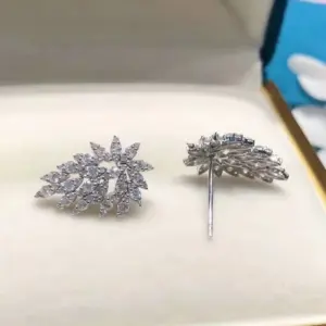 Geometric Leaf Zircon Earrings in Silver 8 Hf0eaee57d8ad42b8917ef3c430a3f3b4x