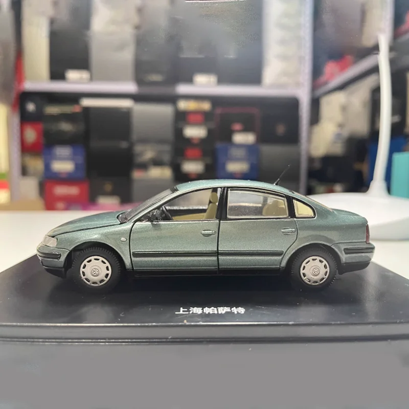 Volkswagen Passat B5 1:43 Diecast Model 2 Volkswagen Passat B5 1:43 Diecast Model - Image 2