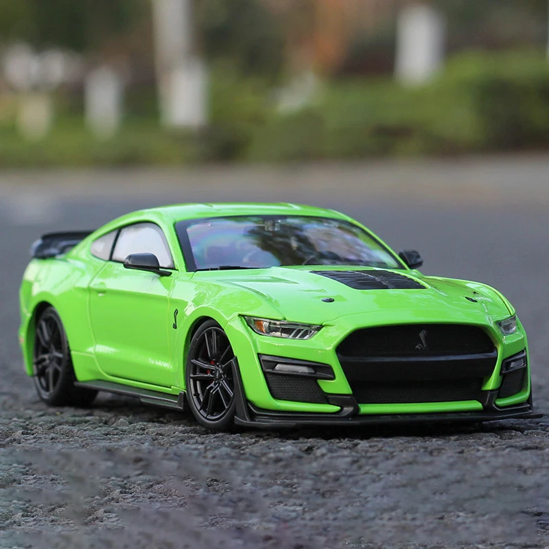 Green 1/24 Shelby GT500 Diecast Model 7 Green 1/24 Shelby GT500 Diecast Model - Image 7