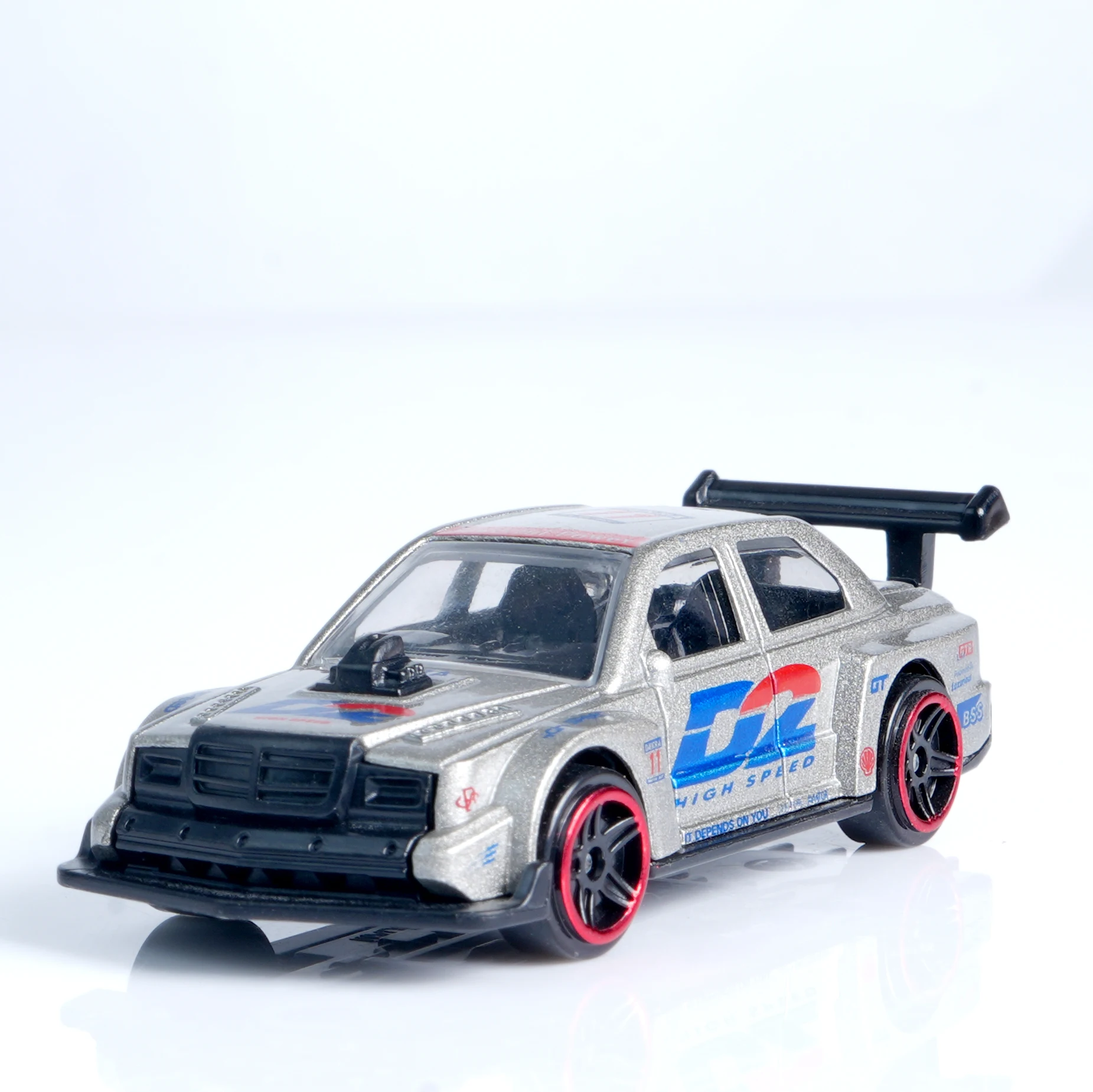 1:64 Scale Die-Cast Racing Car 4 1:64 Scale Die-Cast Racing Car - Image 4